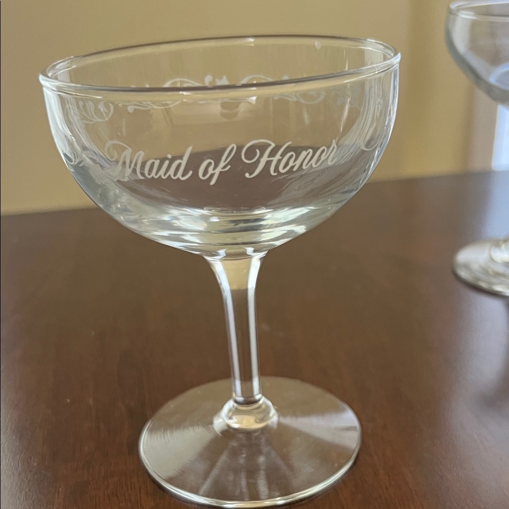 Set of Engraved Glass Champagne Coupes - Picture 5 of 6
